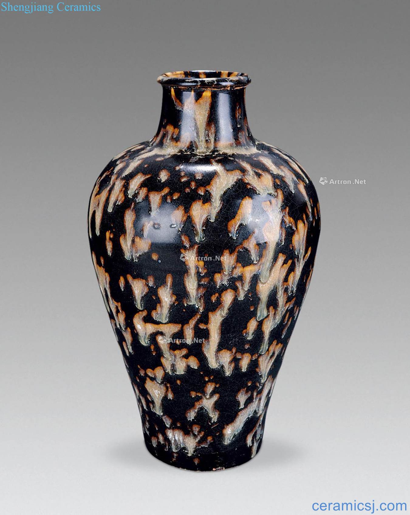 The song dynasty Jizhou kiln plum bottle