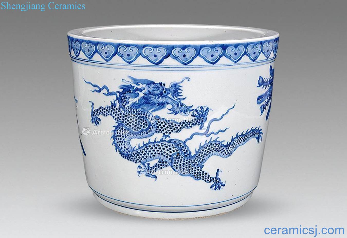 Mid qing Blue and white longfeng benevolent furnace