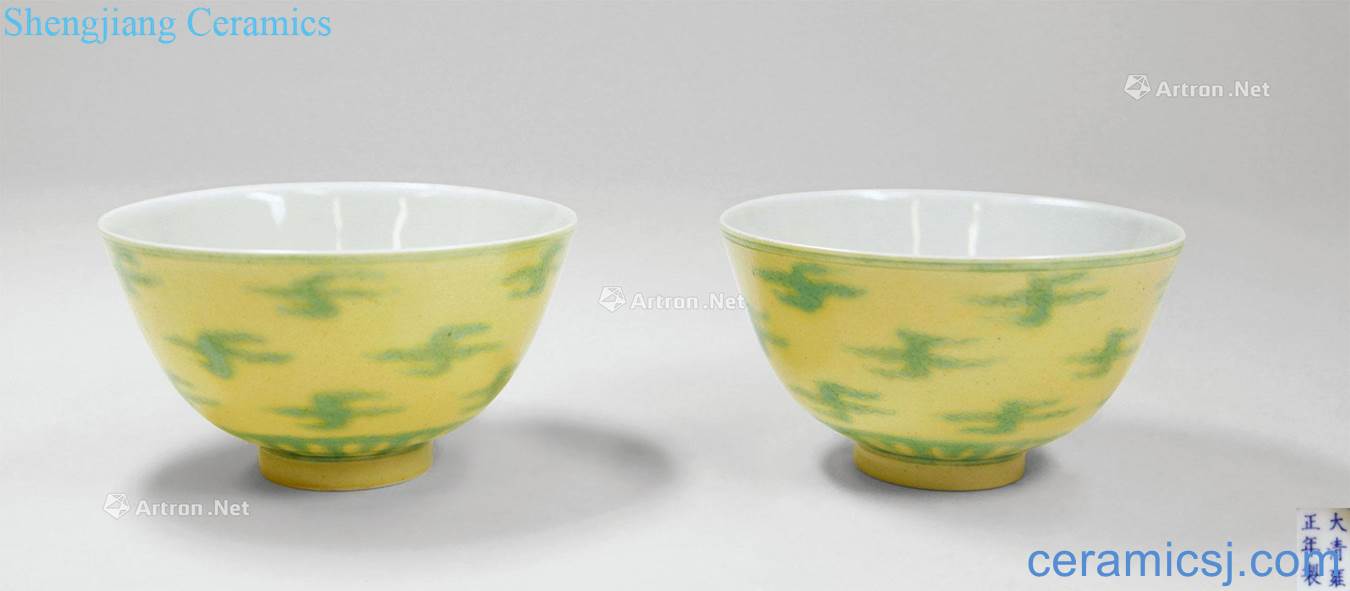 Qing yongzheng Lemon yellow self-identify color moire bowl (pair).