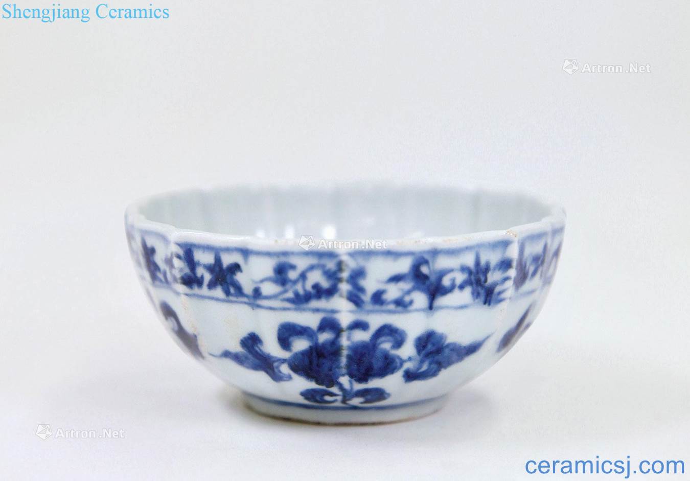 Ming Blue and white flower mouth bowl