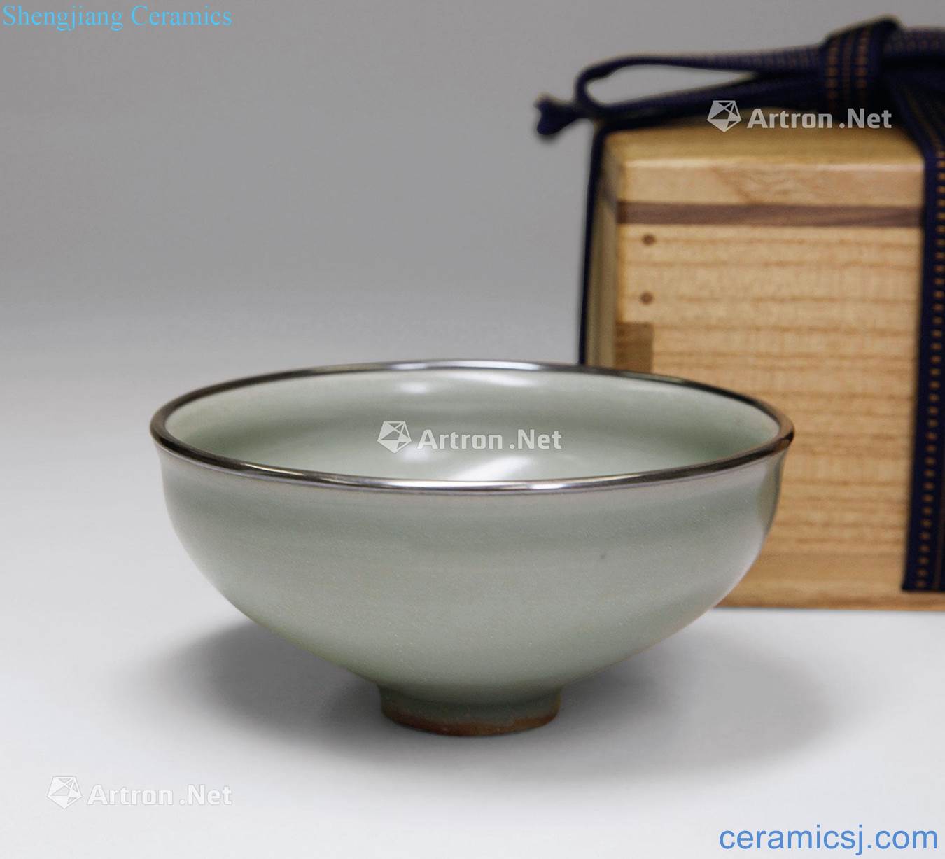 Ming Green magnetic silver bowl