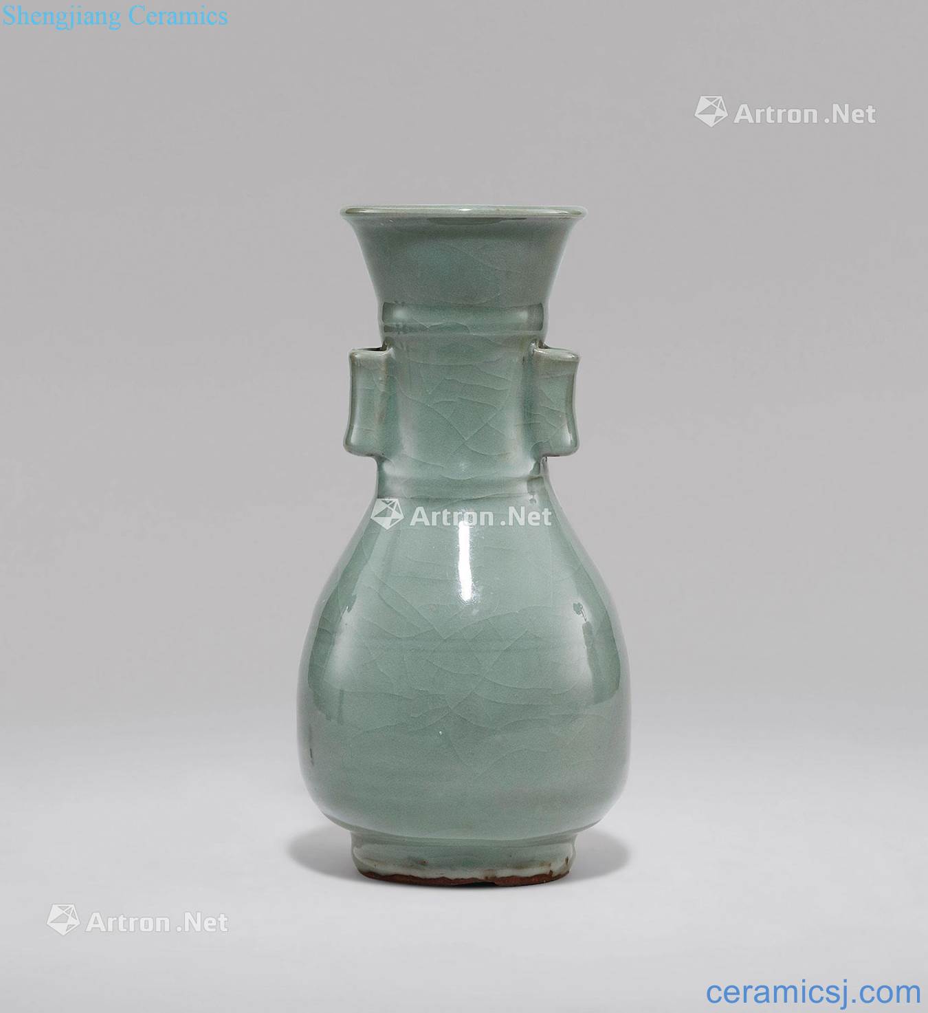Song and yuan Longquan celadon vase with a double penetration