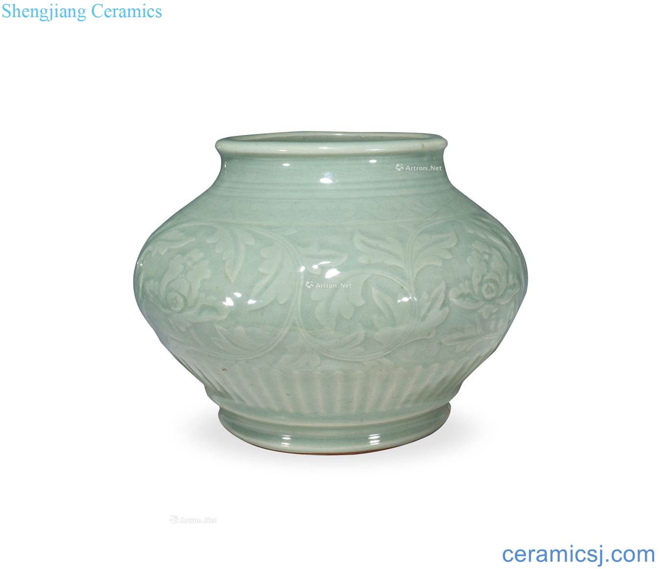 The southern song dynasty Longquan celadon carved peony grain tank