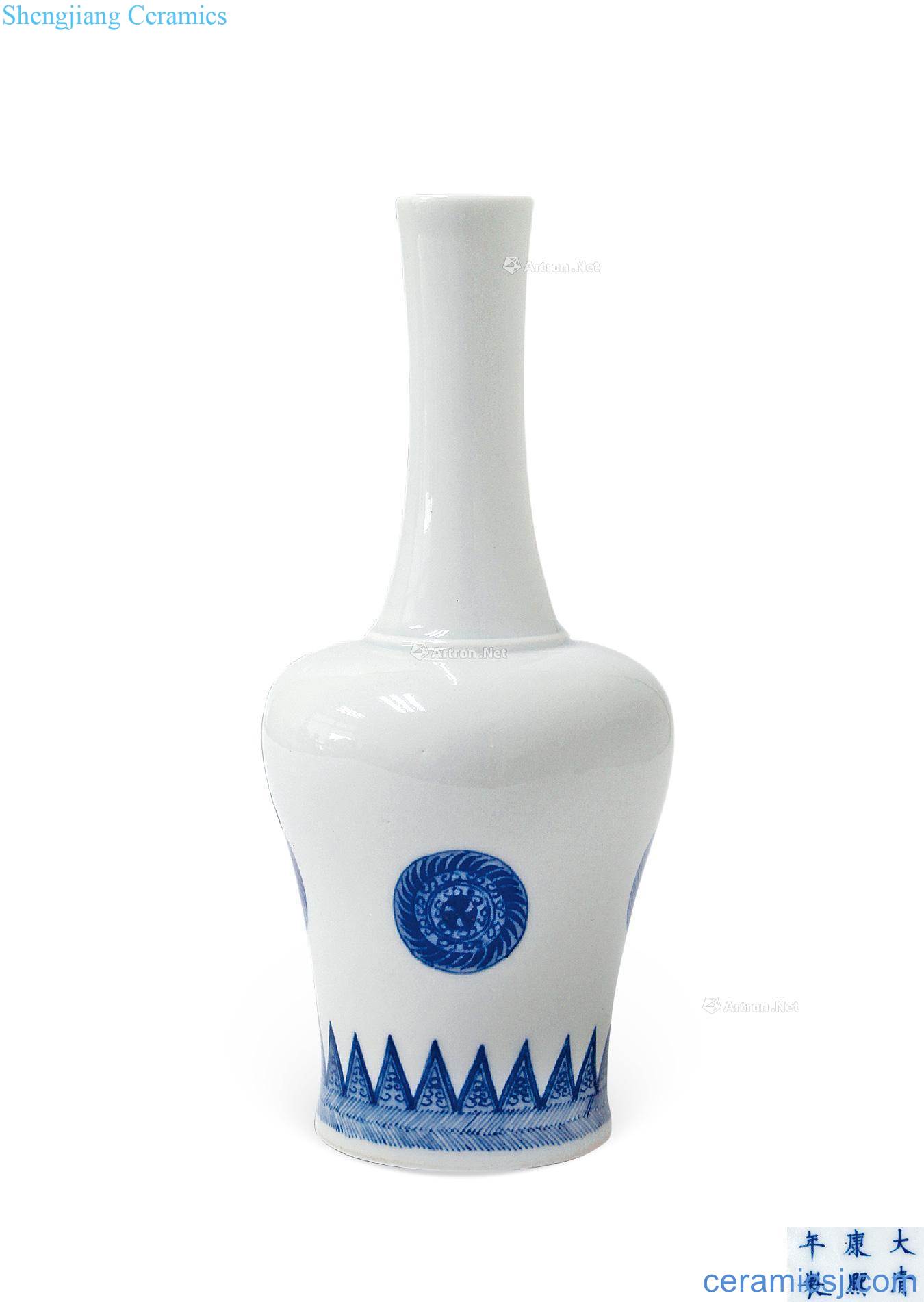 The qing emperor kangxi blue and white pattern wooden stick bottle