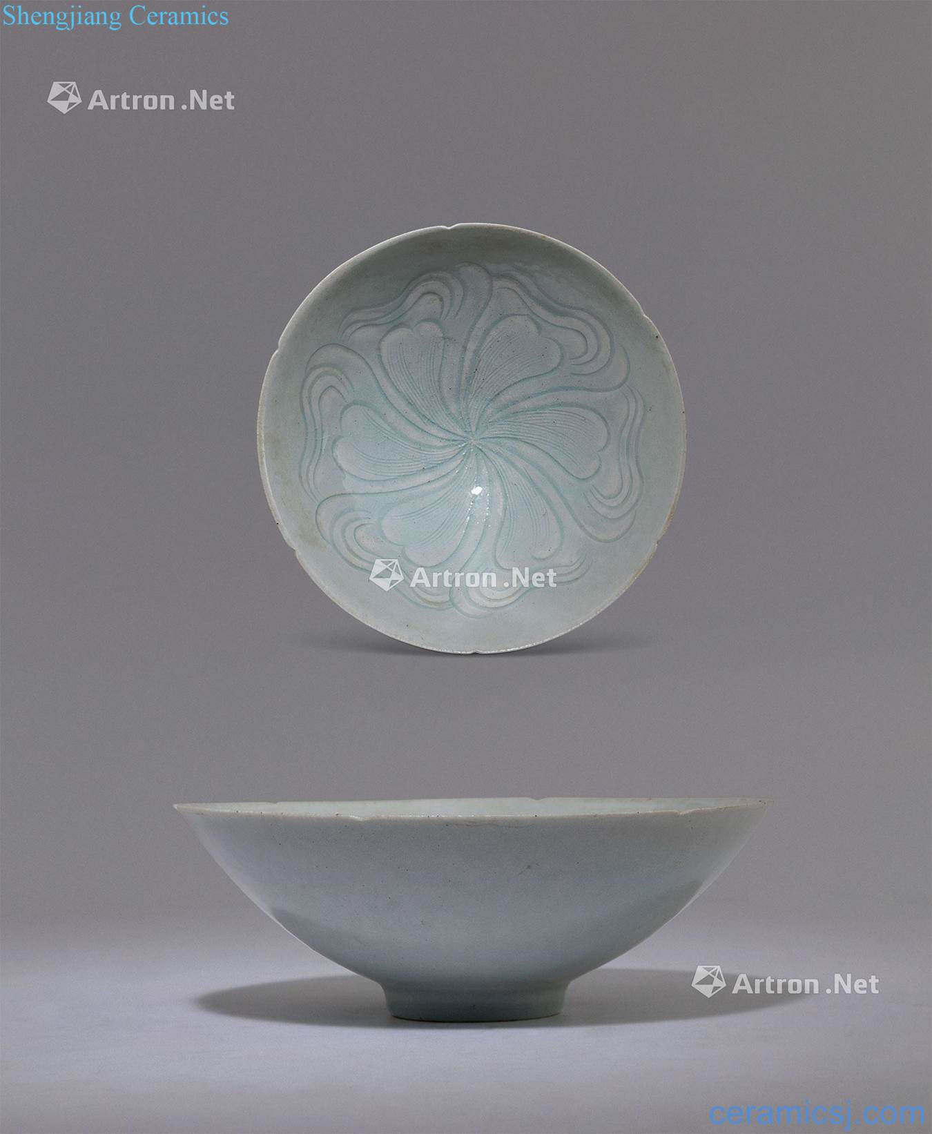 Northern song dynasty shadow green hand-cut ling mouth bowl
