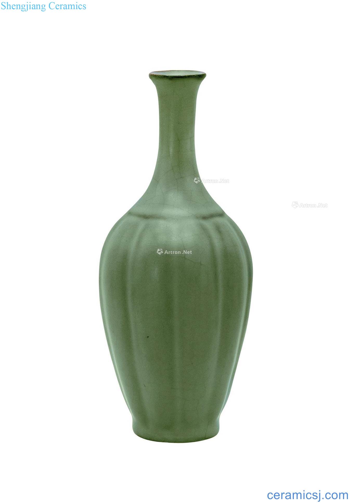 The southern song dynasty Longquan kiln melon leng the flask