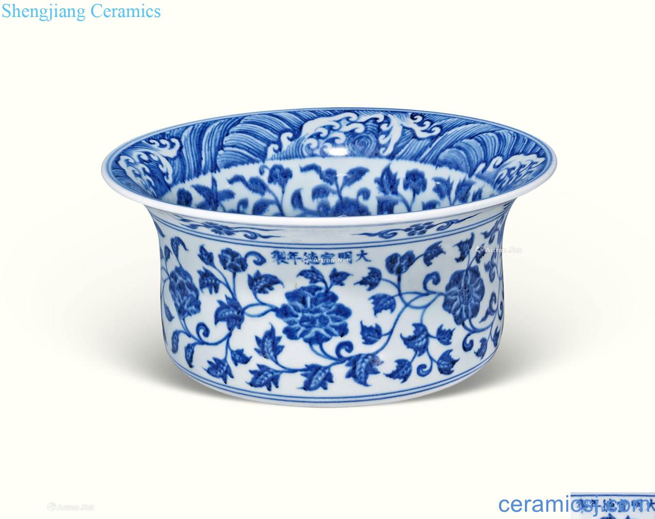 Avoid Ming xuande blue and white flower grain fold along the basin