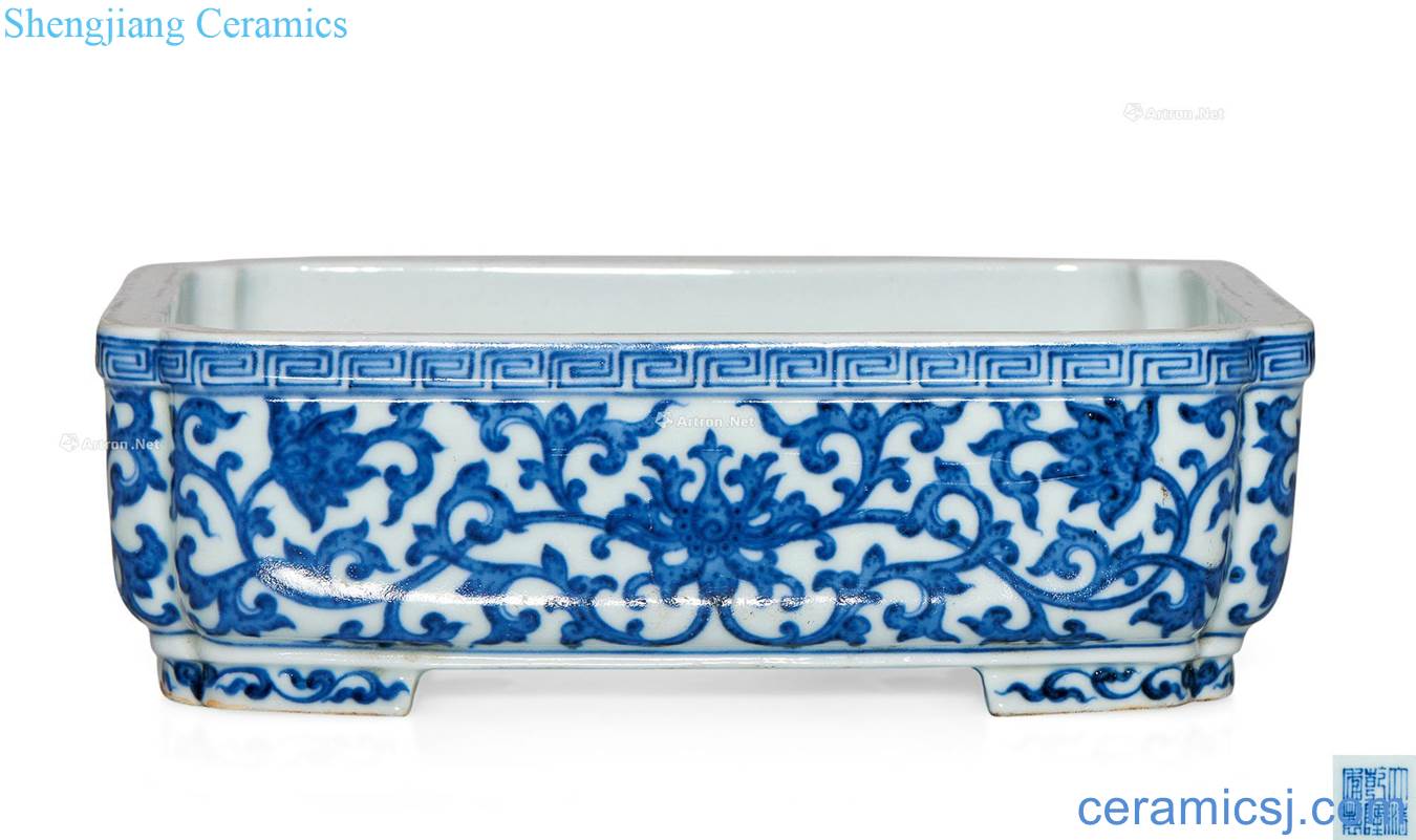 Qing qianlong Blue and white lotus flower narcissus basin