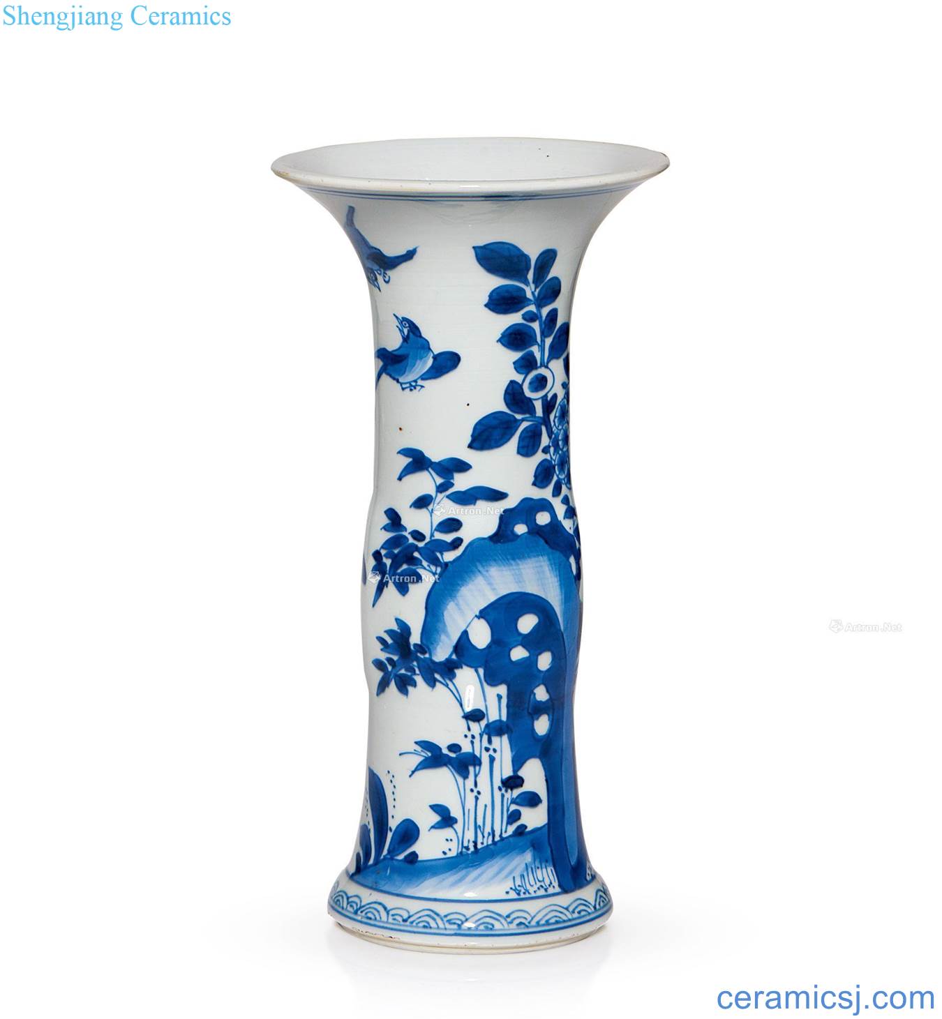 The qing emperor kangxi Blue and white flower vase with flowers