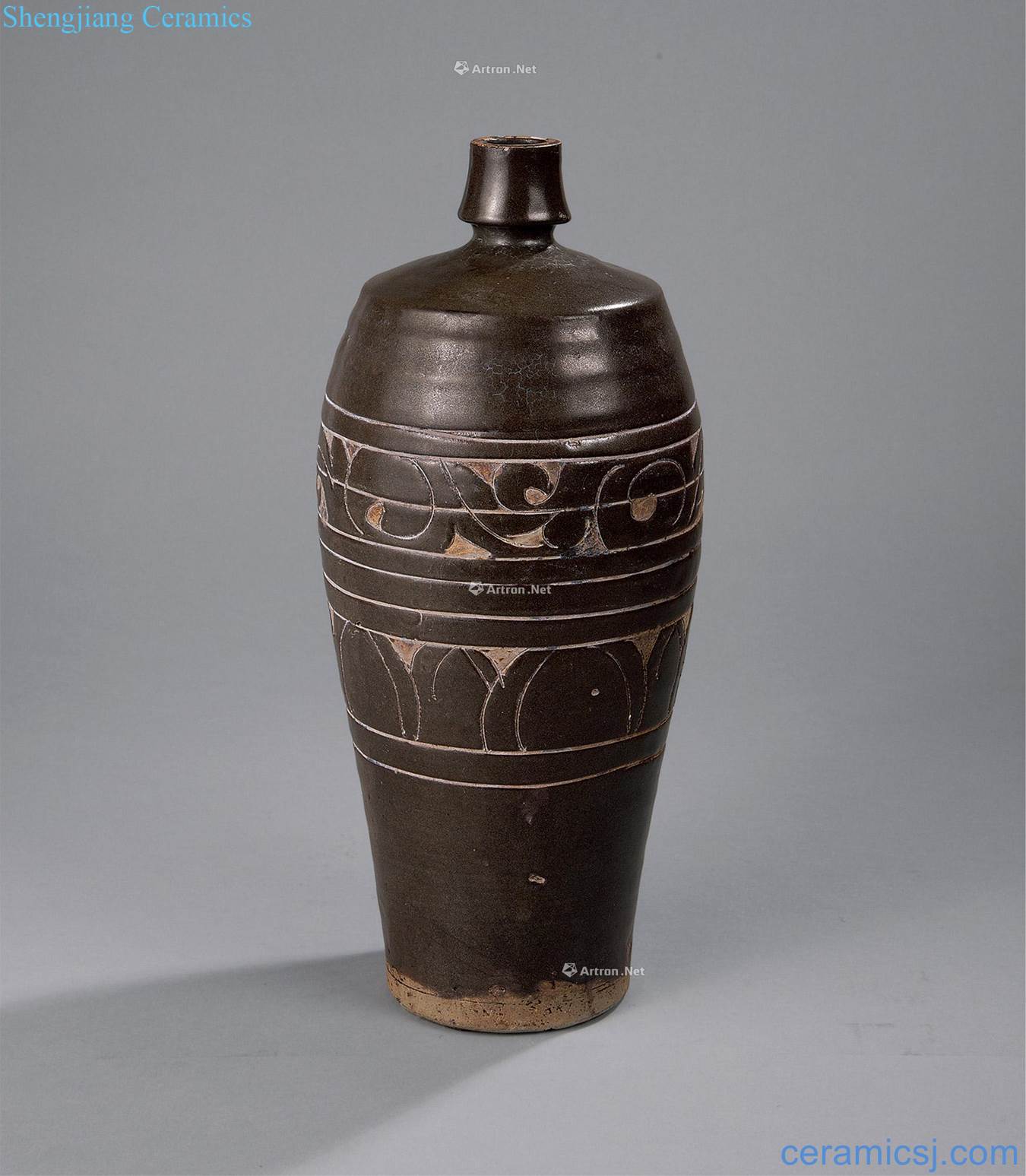 Song sauce glaze cizhou kiln carved plum bottle