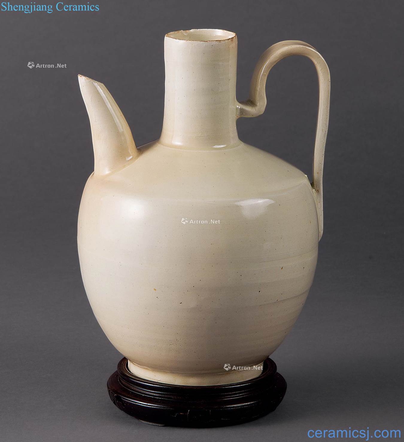 White glazed pot of the song dynasty