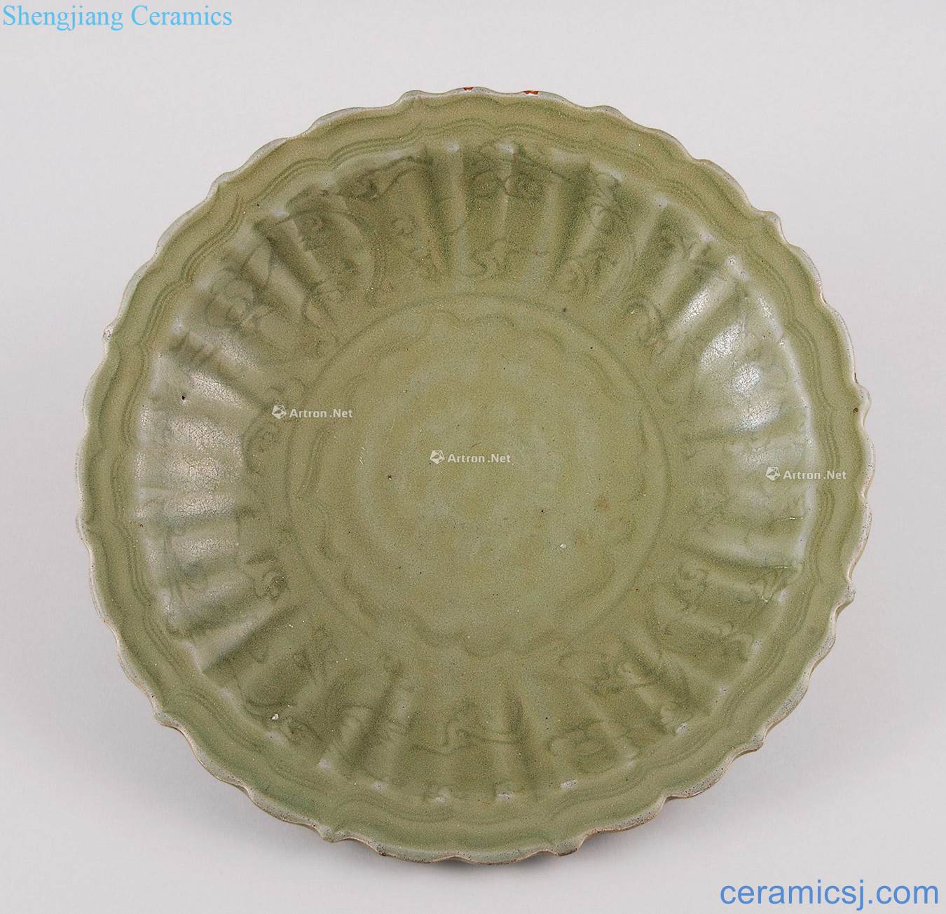 Ming Longquan celadon mouth engraved plate edges