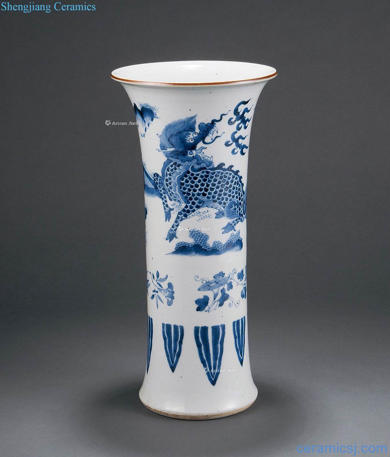 Qing dynasty Kylin grain blue and white vase with flowers
