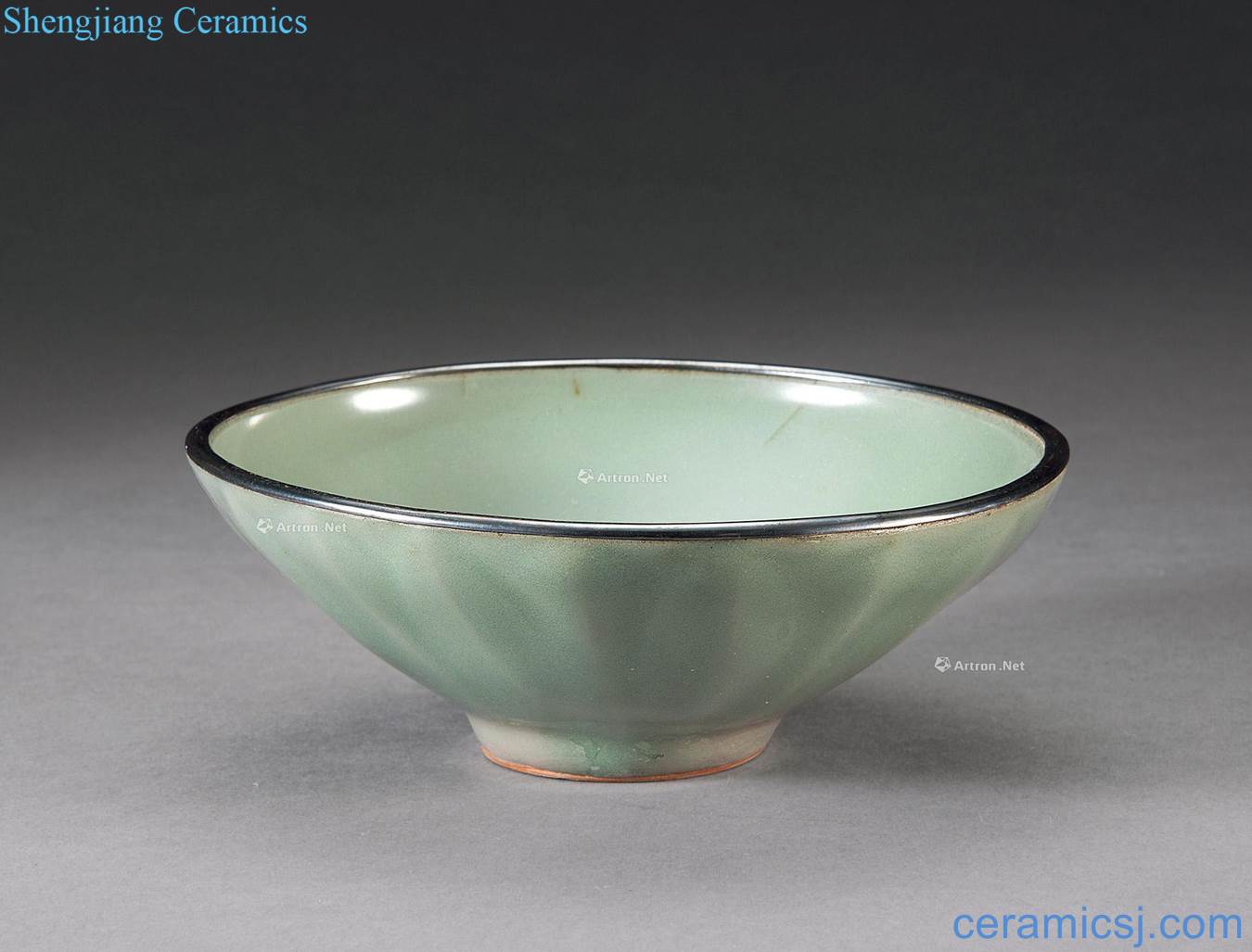 The song dynasty Longquan celadon lotus-shaped bowl