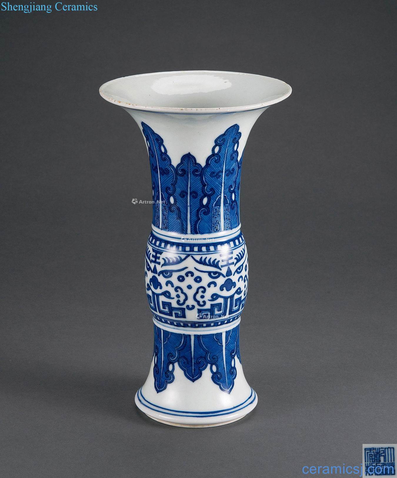 The late qing dynasty Blue and white Chinese brake honour