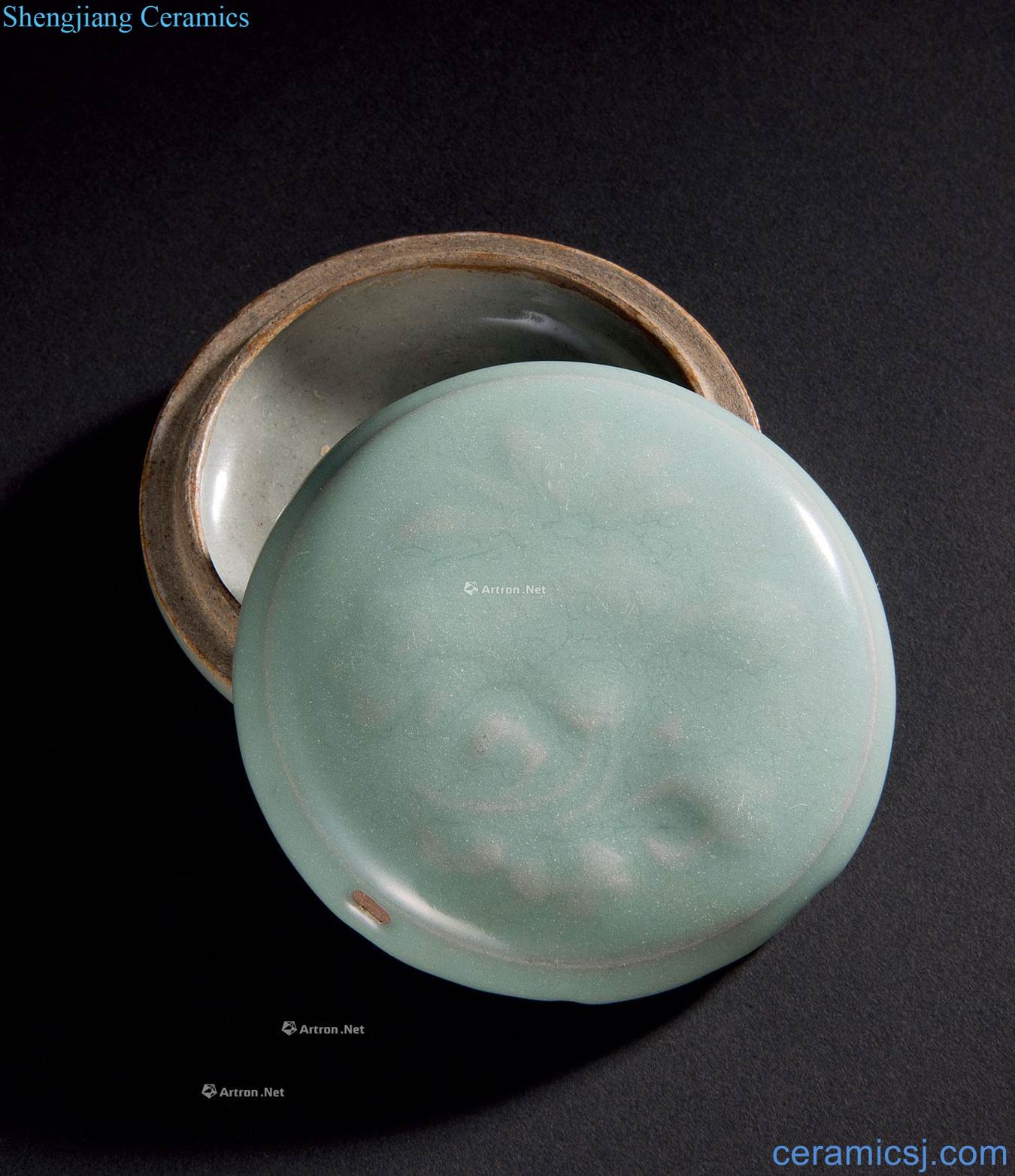 The southern song dynasty Longquan celadon print cartridges