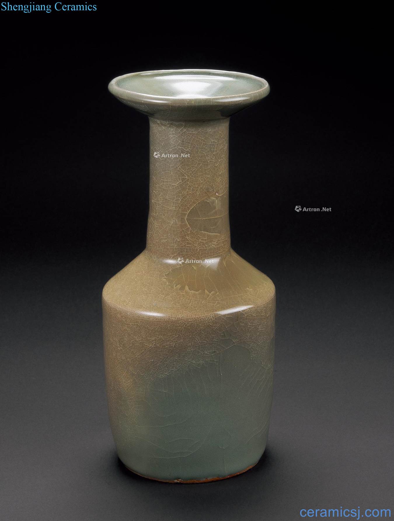 The southern song dynasty Longquan celadon dish paper mallet bottle