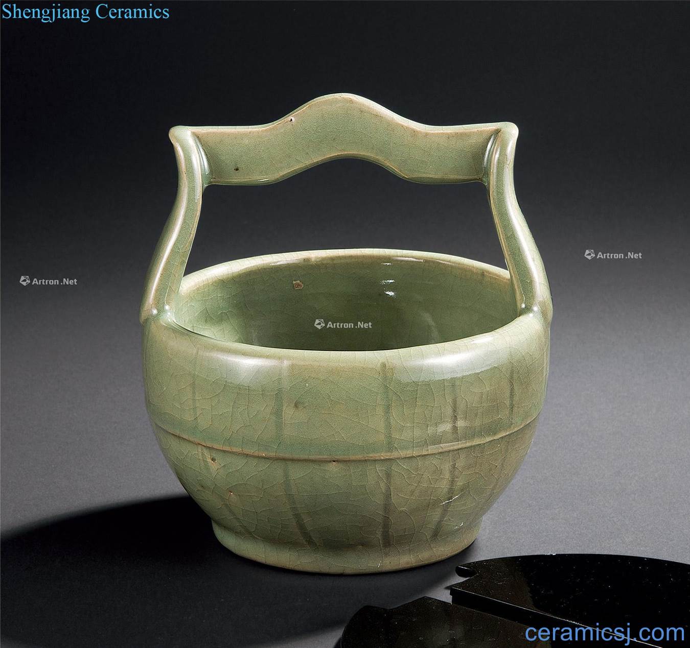 Ming Longquan celadon green magnetic building water bucket type