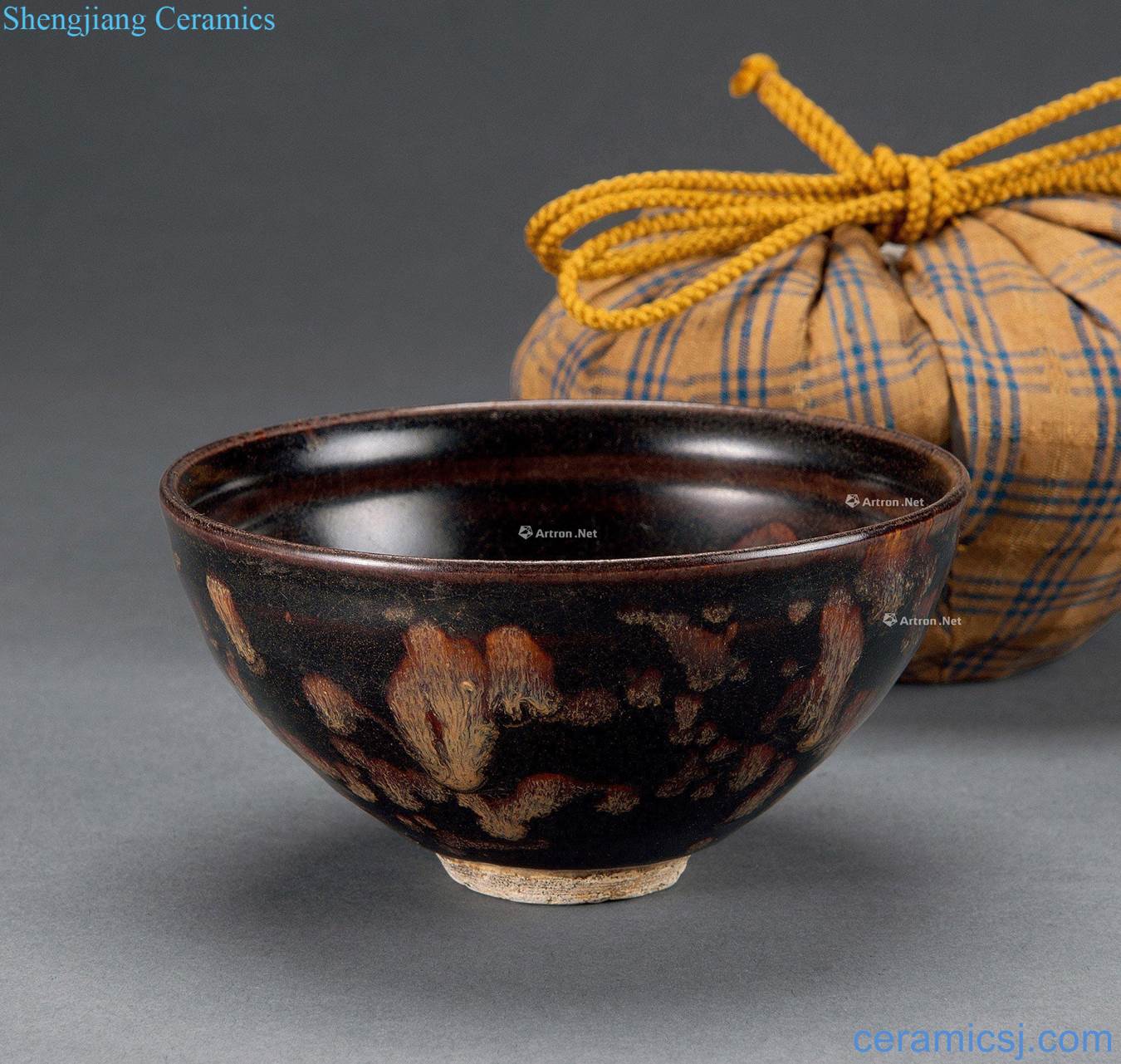 The song dynasty jizhou kiln hawksbill glazed bowl of coloured drawing or pattern