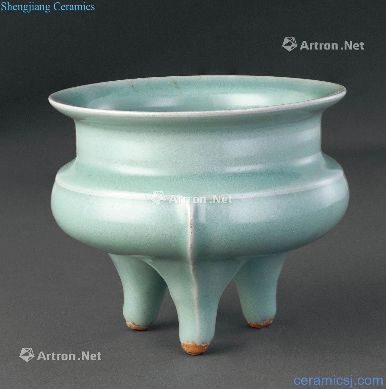 Ming Longquan powder blue glaze by furnace