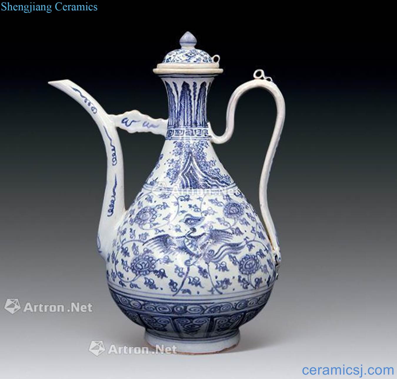 In the Ming dynasty Blue and white chicken ewer wear flowers