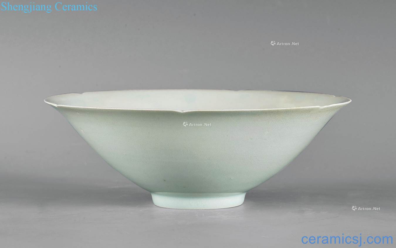 The song dynasty Shadow left kiln green hand-cut bowl