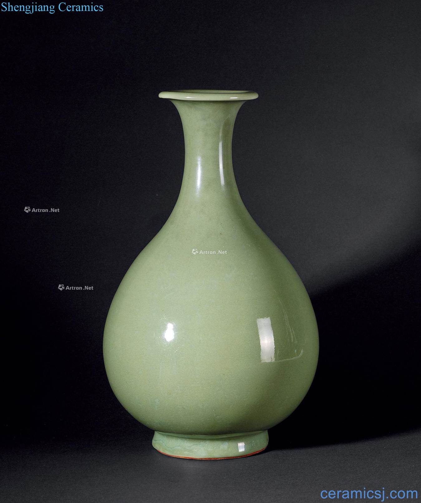 The 14th century Longquan plum green okho spring bottle