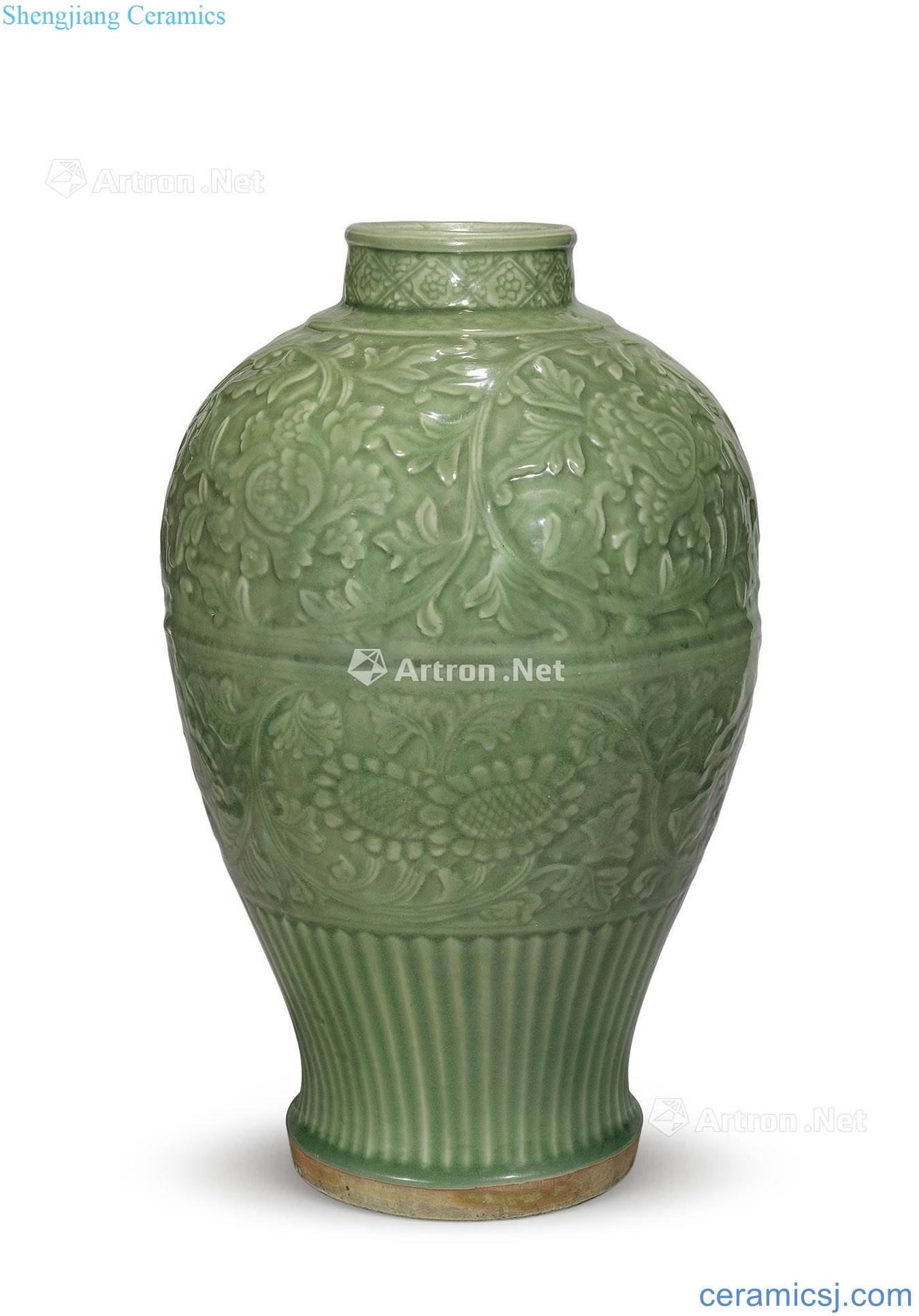 Ming hongwu Longquan peony pattern mei bottle