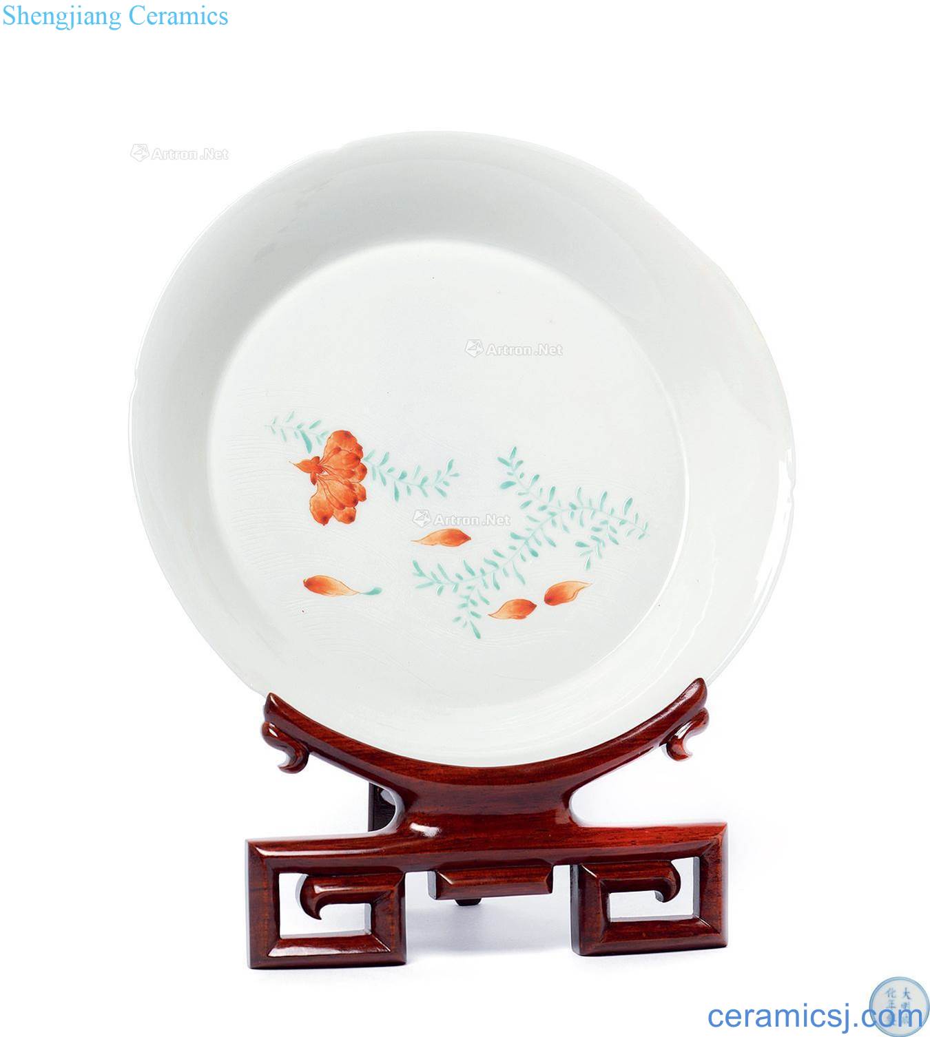 The qing emperor kangxi famille rose flower pattern plate