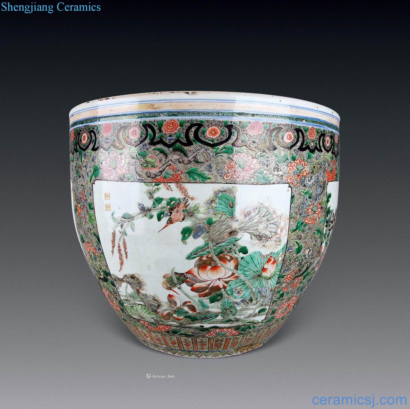 The qing emperor kangxi colorful add gold within the flowers and birds fish grain big fish tank
