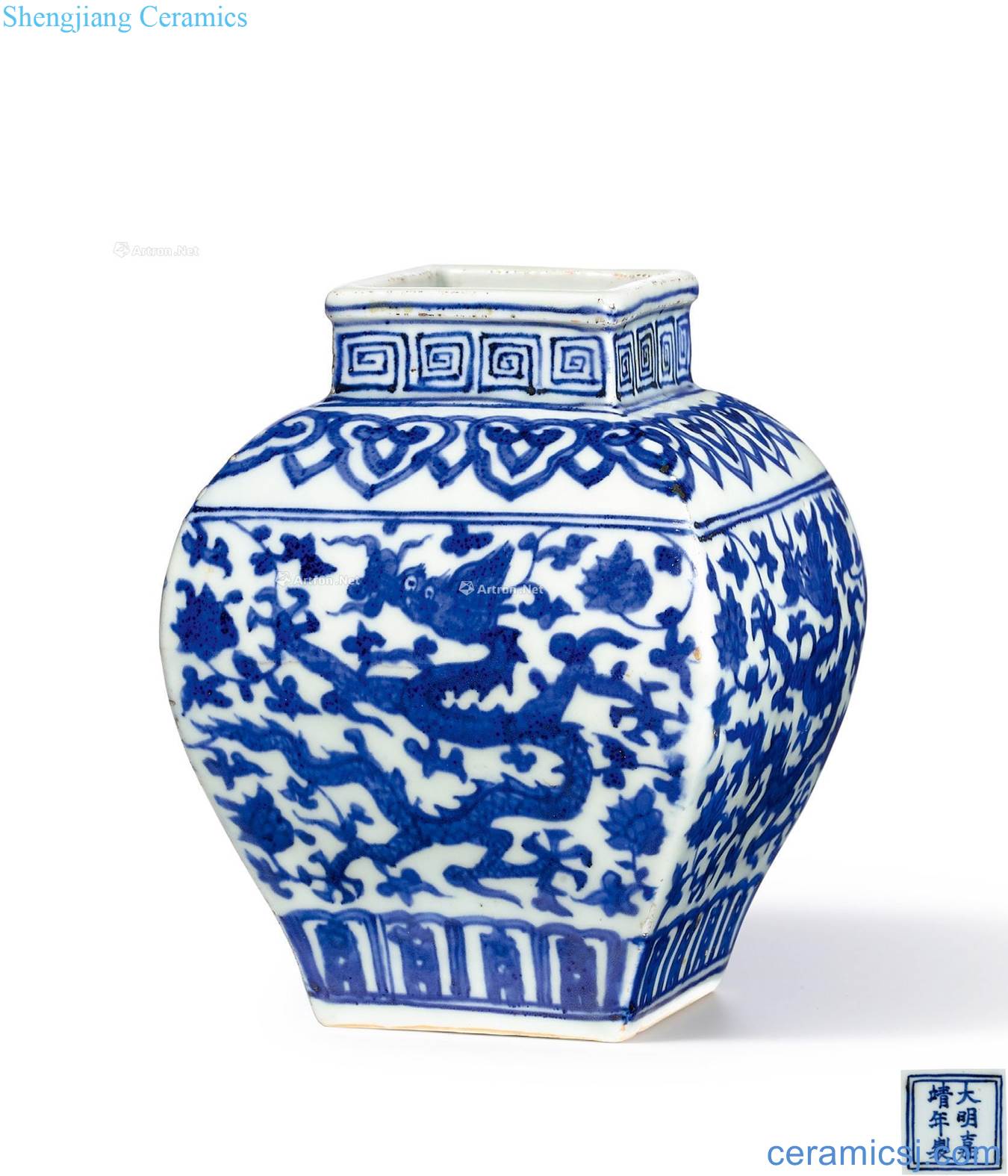 Ming jiajing Blue and white floral dragon square canister