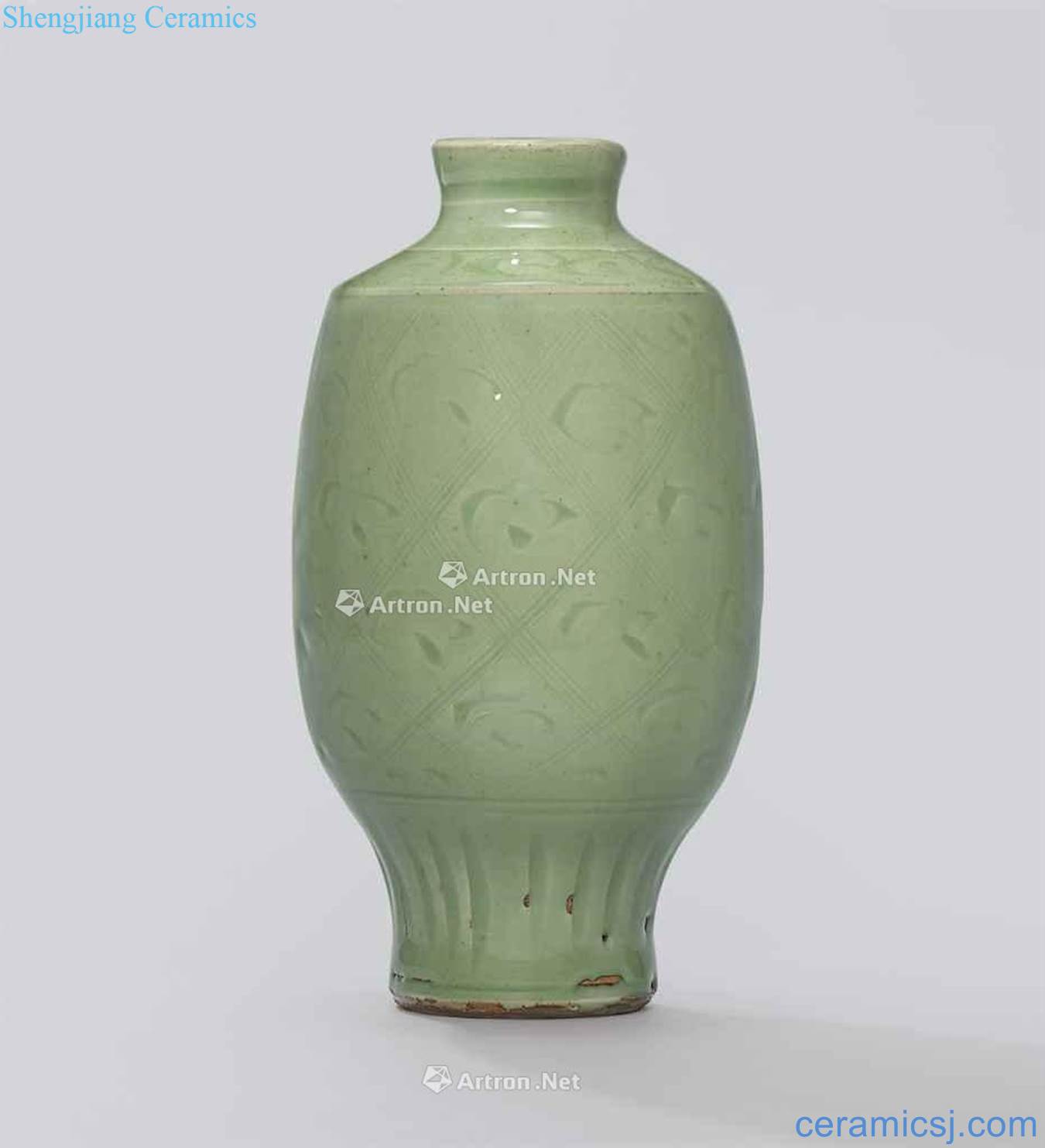 Ming Longquan green glazed carved the vase