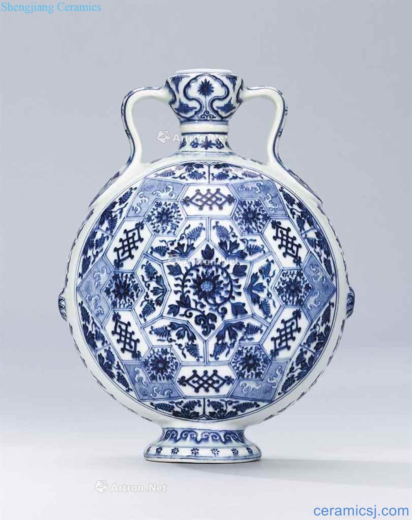 Blue and white geometric flower grain ribbon qing qianlong ear flat bottle gourd type