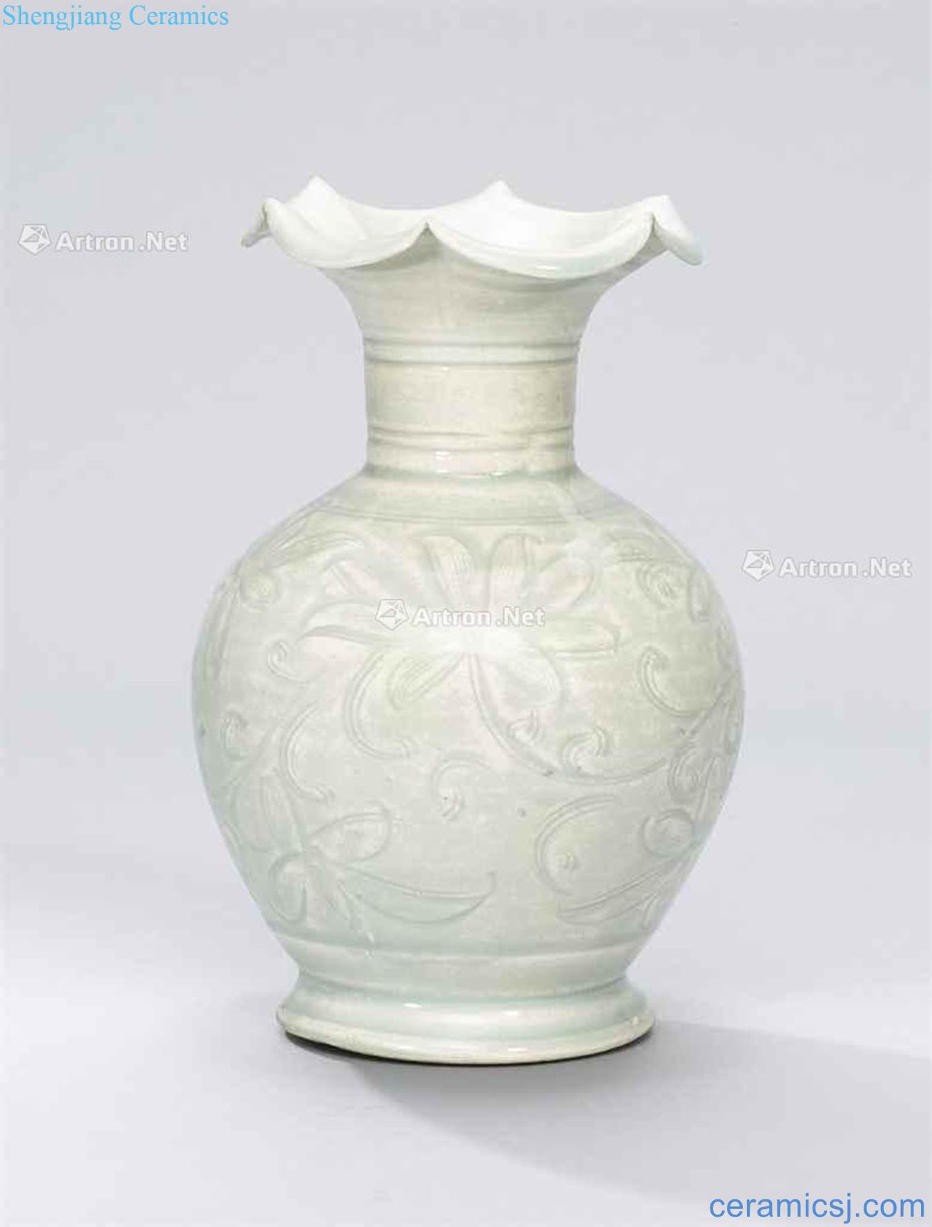 Northern song dynasty blue white glazed carved xuan pattern flower bottle mouth