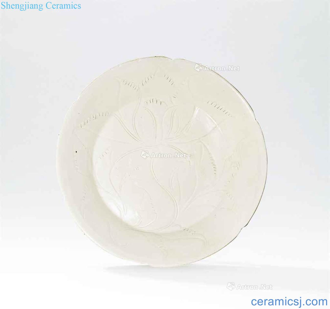 Northern song dynasty kiln carved lotus grain kwai mouth tray