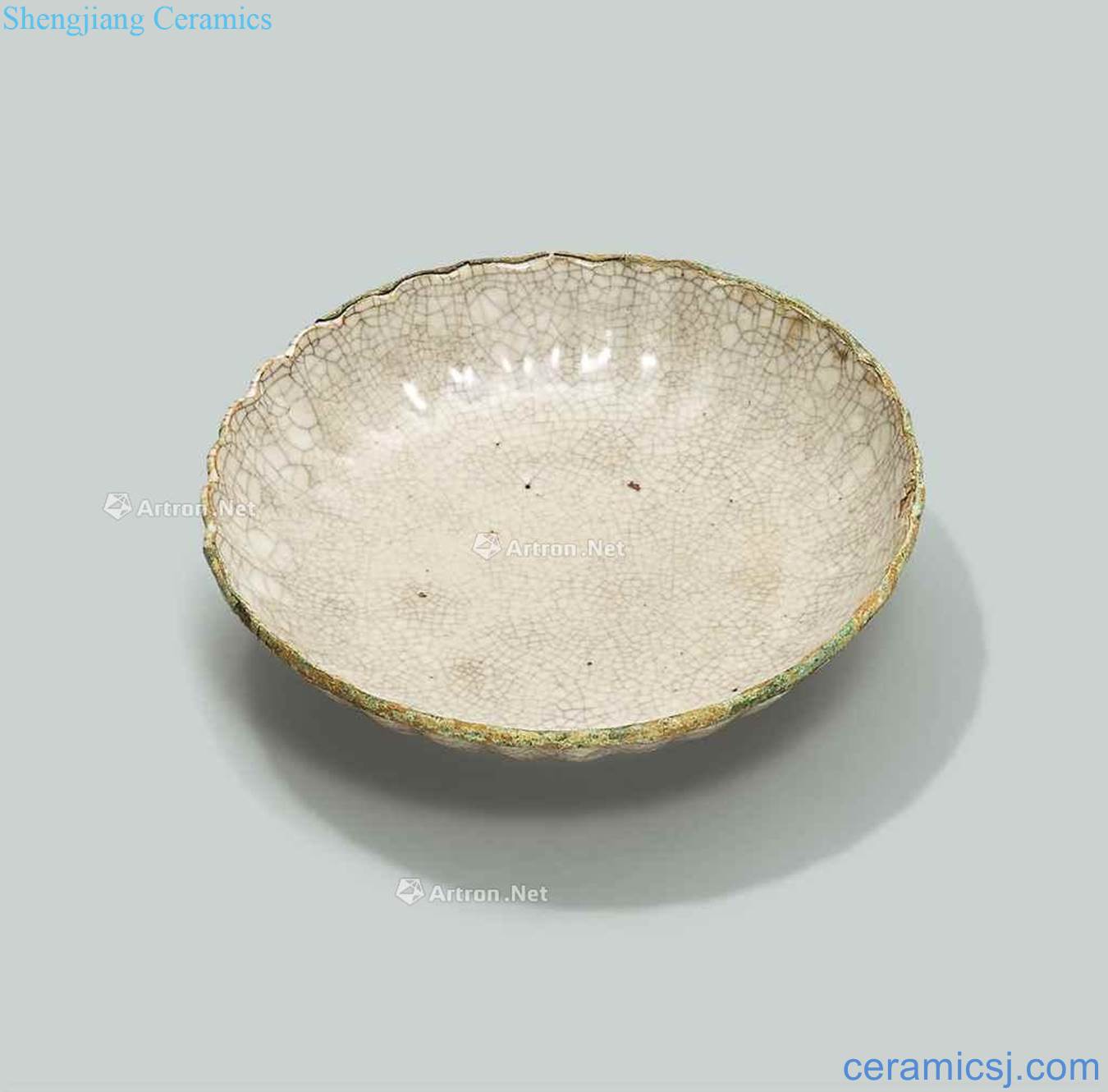 Ming in the 15th century The elder brother of the glaze chrysanthemum disc plate