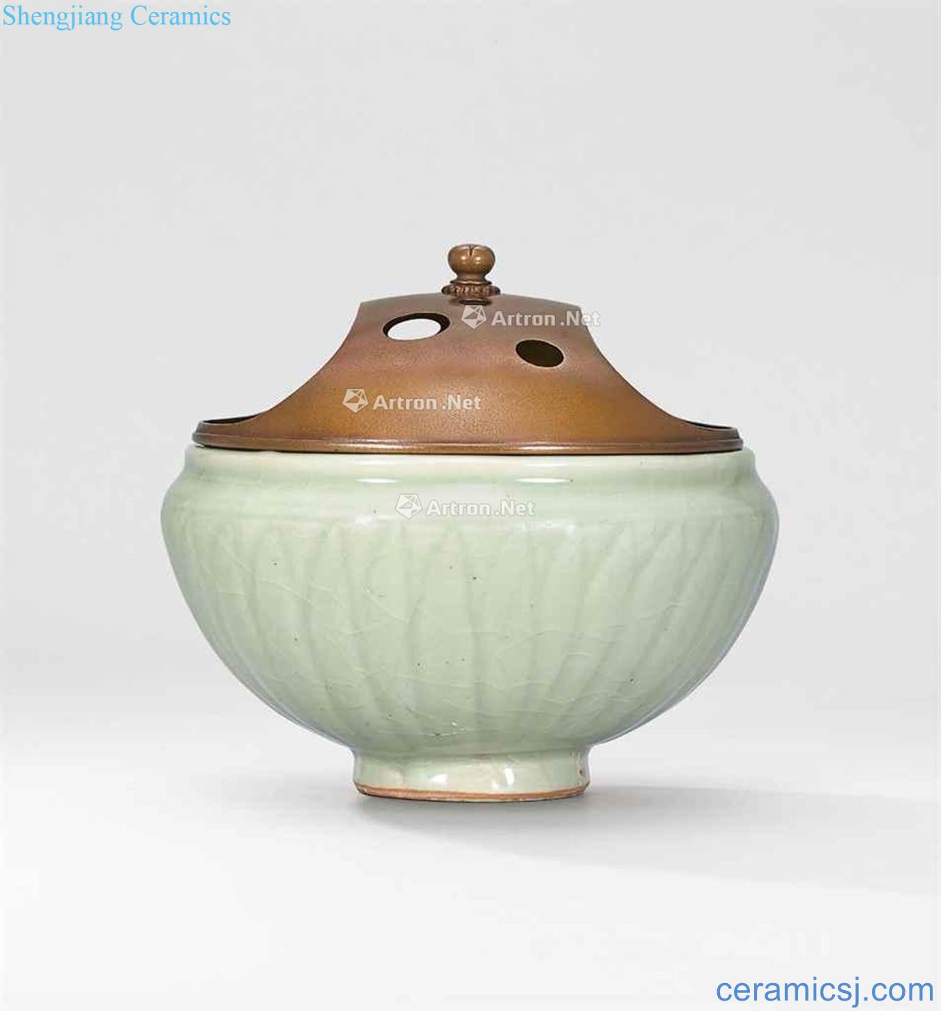 yuan Hualien disc 盌 longquan green glaze