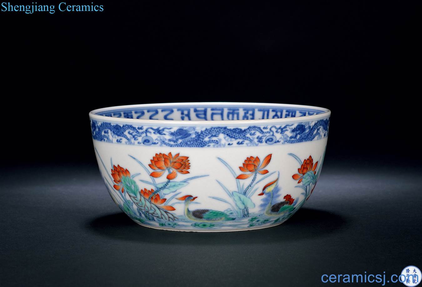 Qing qianlong bucket color lianchi yuanyang grain Sanskrit lie the foot bowl