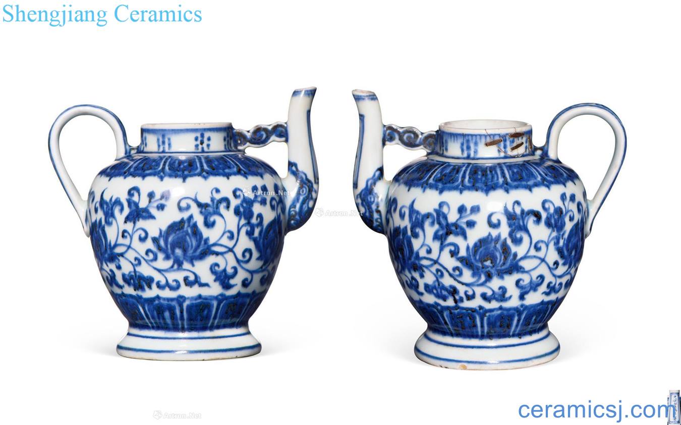 Ming xuande Blue and white lotus flower ewer