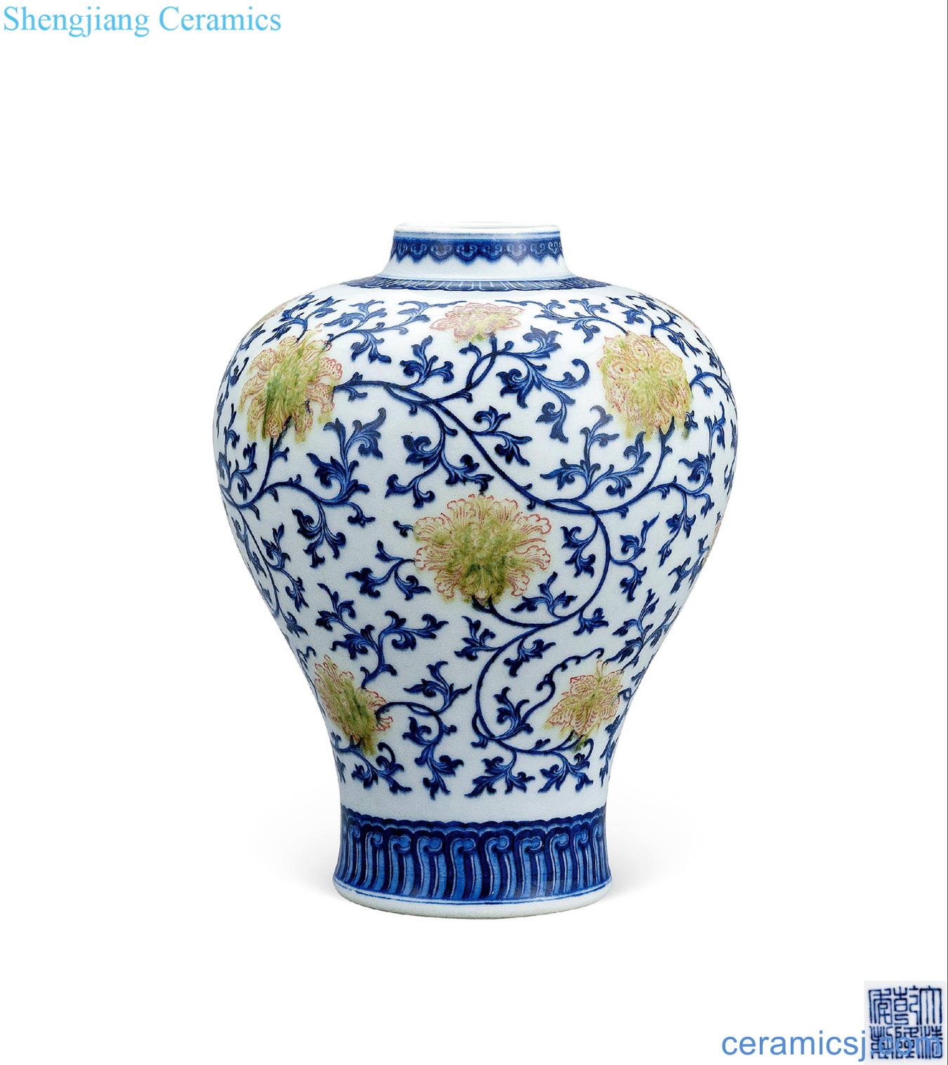 Qing qianlong Blue and white youligong lotus grain mei bottle