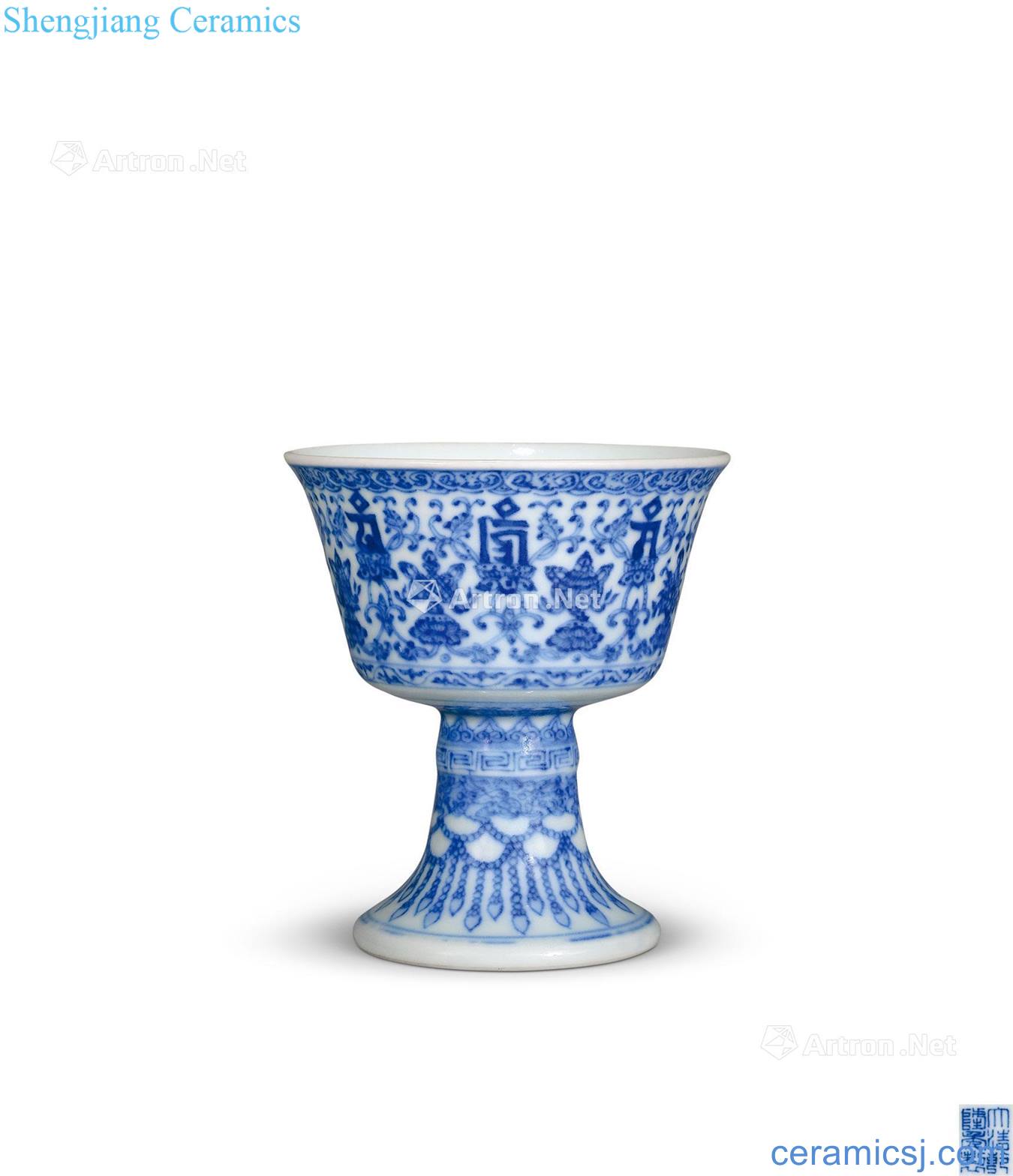 Qing qianlong Blue and white lotus flower sweet grain footed cup