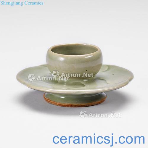 The southern song dynasty Longquan celadon powder blue glaze lotus-shaped bowl
