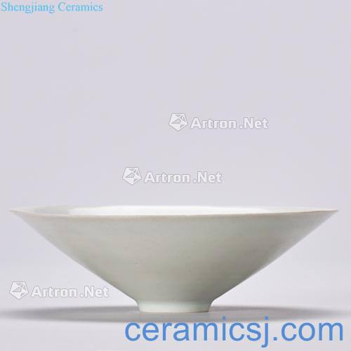The southern song dynasty Left kiln green white glazed bowl by type