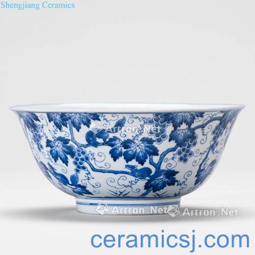 Blue and white grape squirrel green-splashed bowls of the reign of emperor kangxi