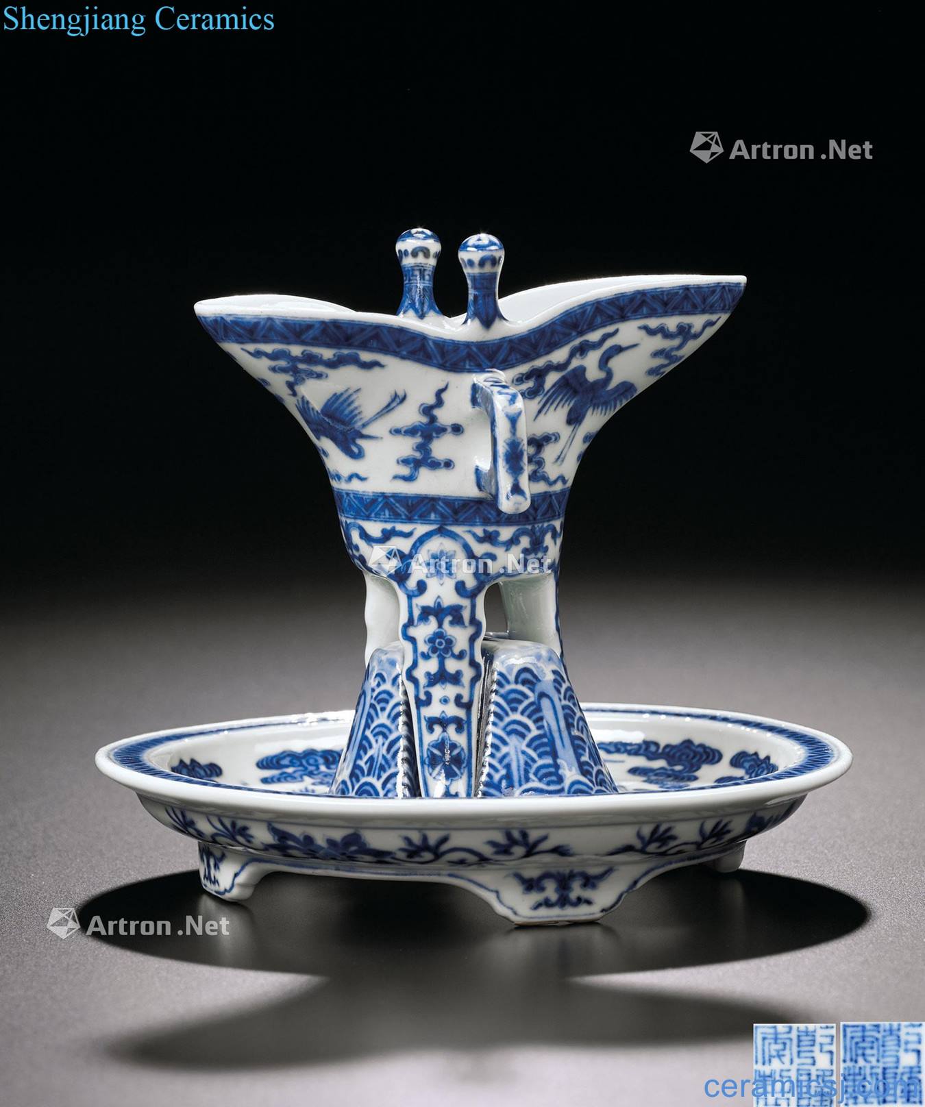 Qing qianlong Blue and white James t. c. na was published grain goblet even