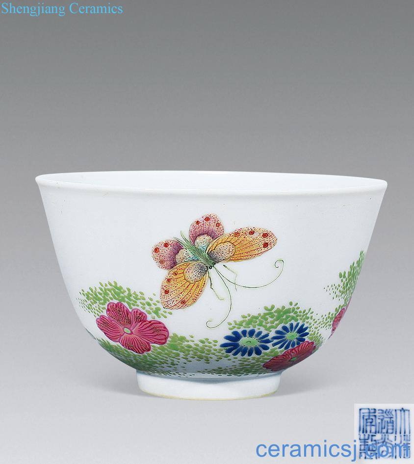 In late qing famille rose flower butterfly bowl