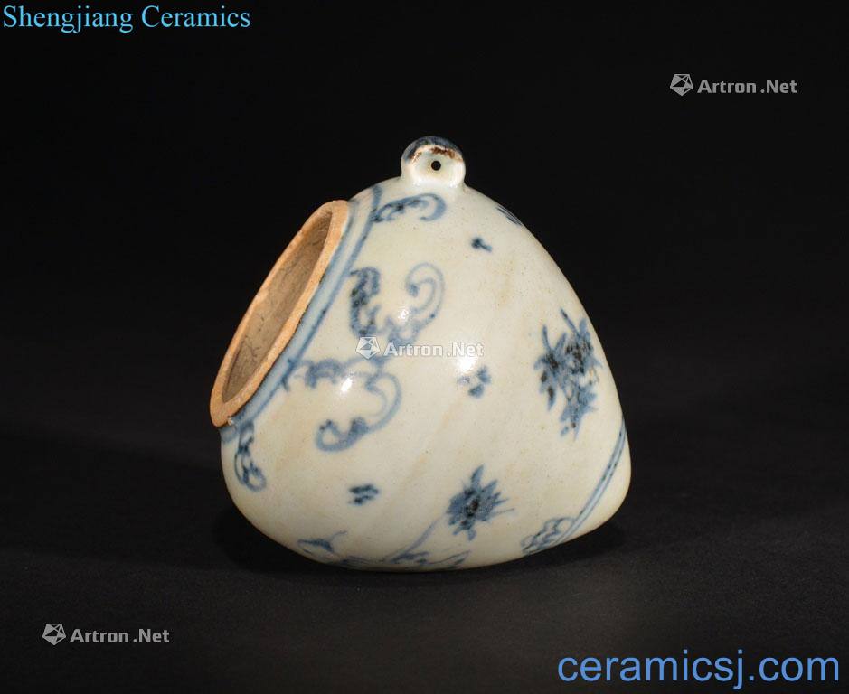 Ming Dyansty A SMALL BLUE AND WHITE BIRD JAR