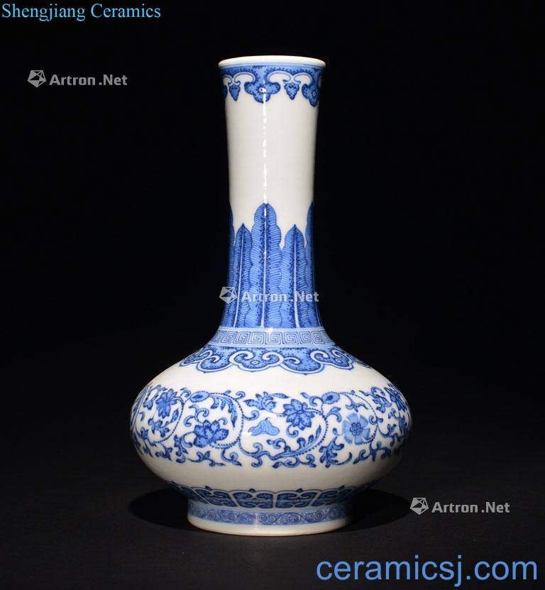 The Qing Dynasty A BLUE AND WHITE VASE