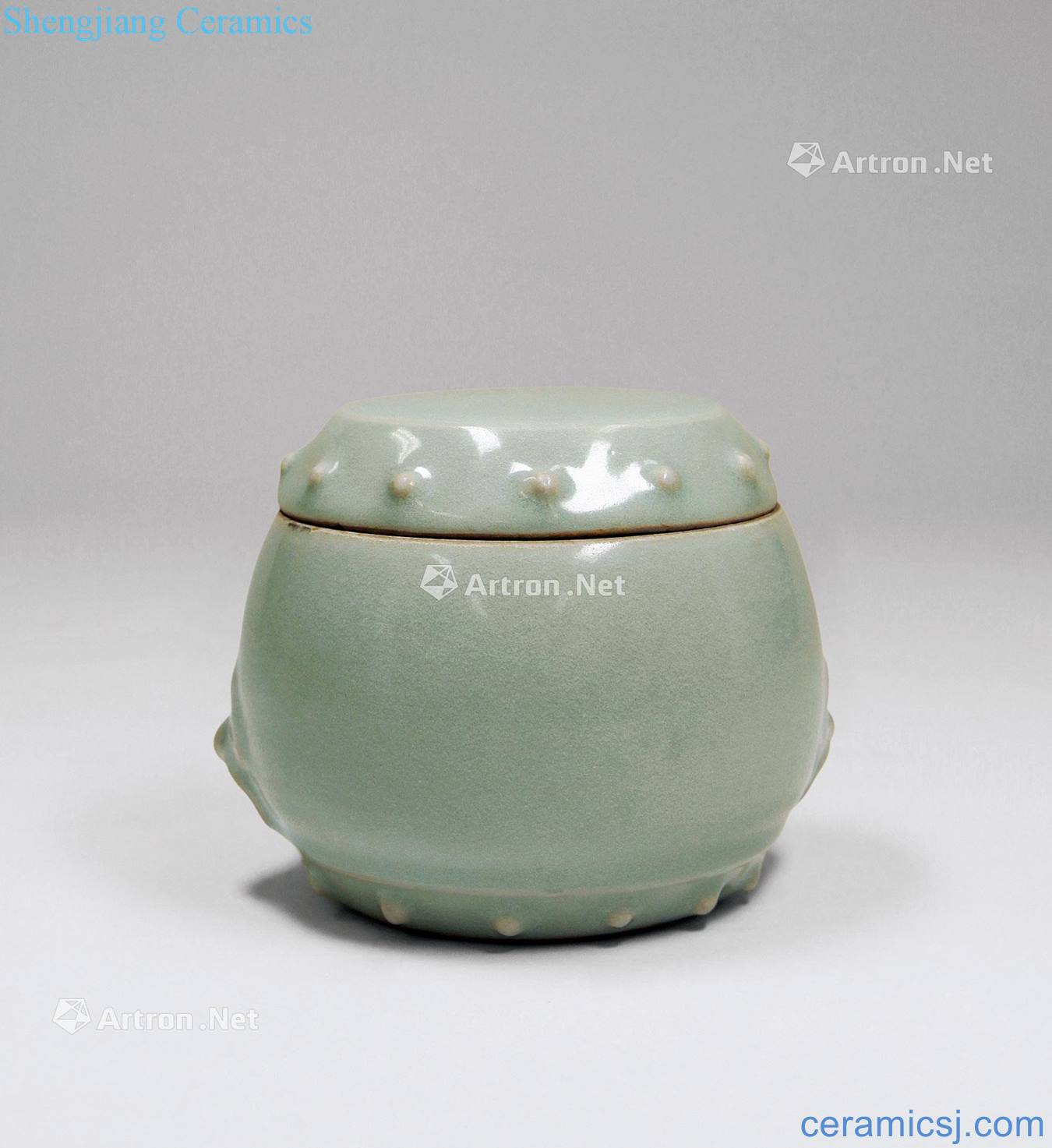 The southern song dynasty Longquan drum cover pot