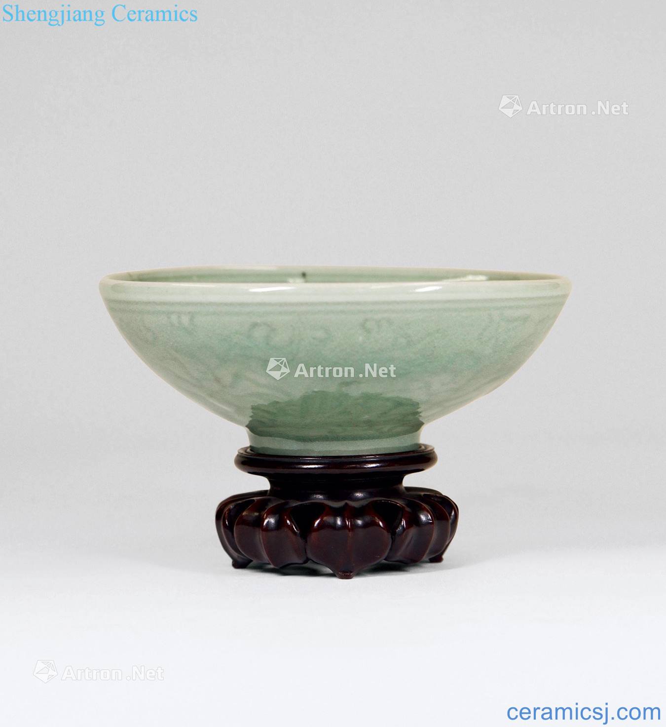 Ming Longquan celadon hand-cut bowl